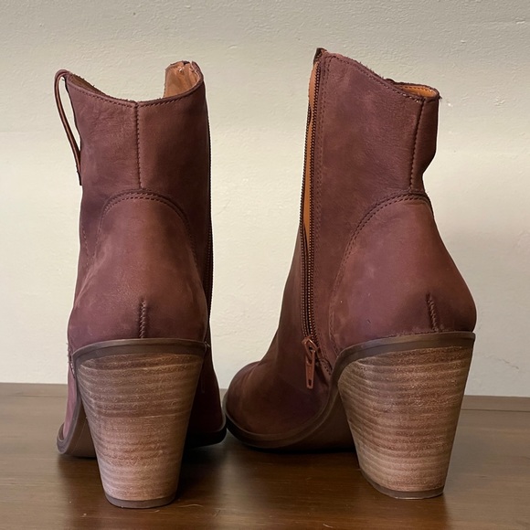 Lucky Loxona Western Ankle Boot - Picture 4 of 11